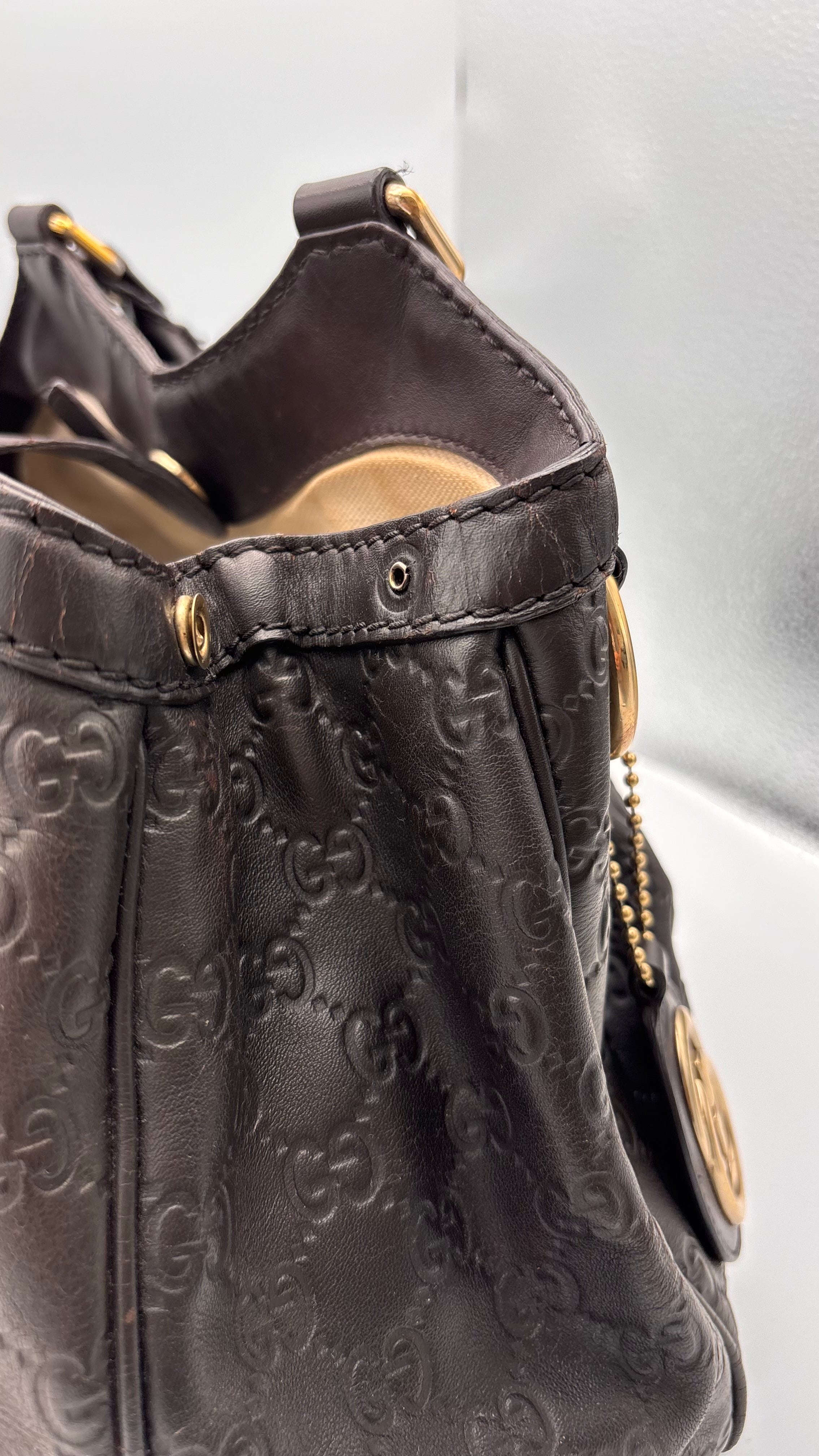Dunkelbraune Gucci Sukey aus Leder